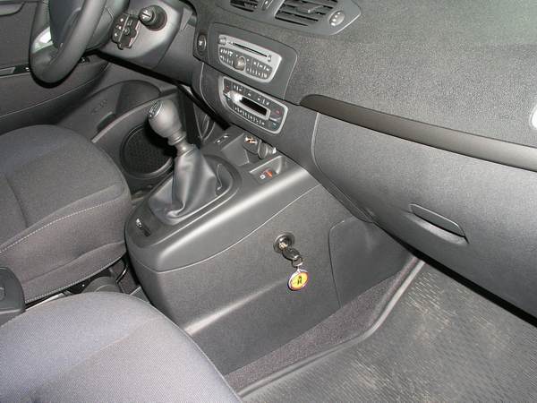 Megane III. 6 seb., 2007-tl